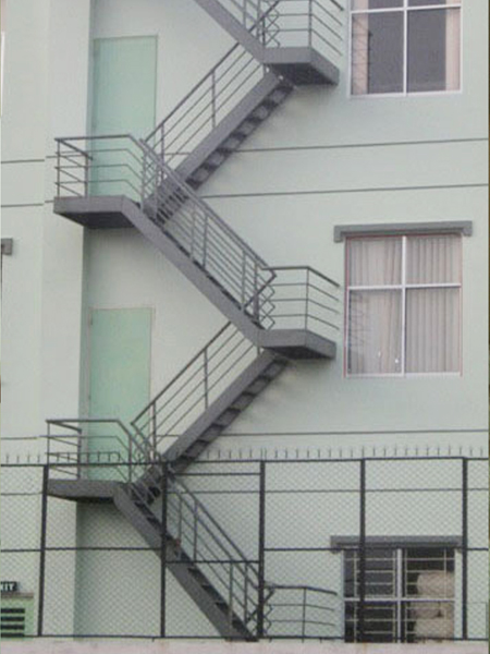 Cầu thang thoát hiểm